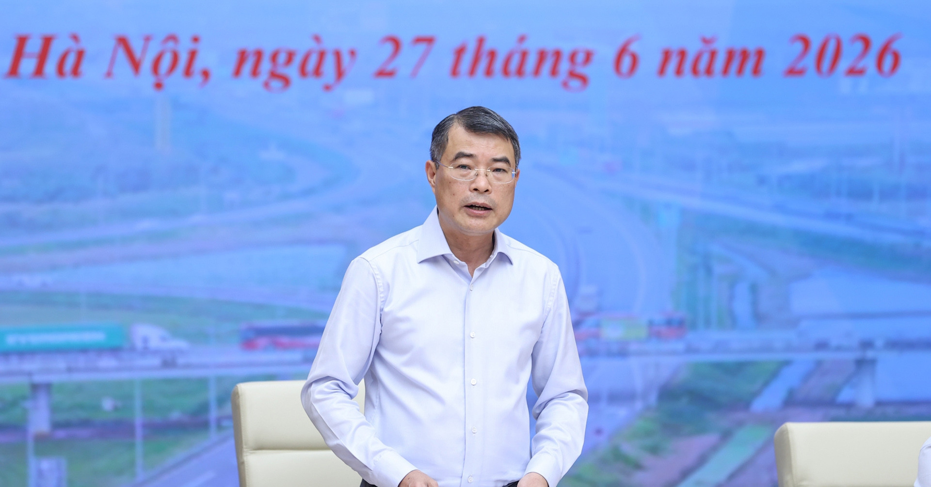 Vietnam PM calls for international expertise on North-South high-speed railway