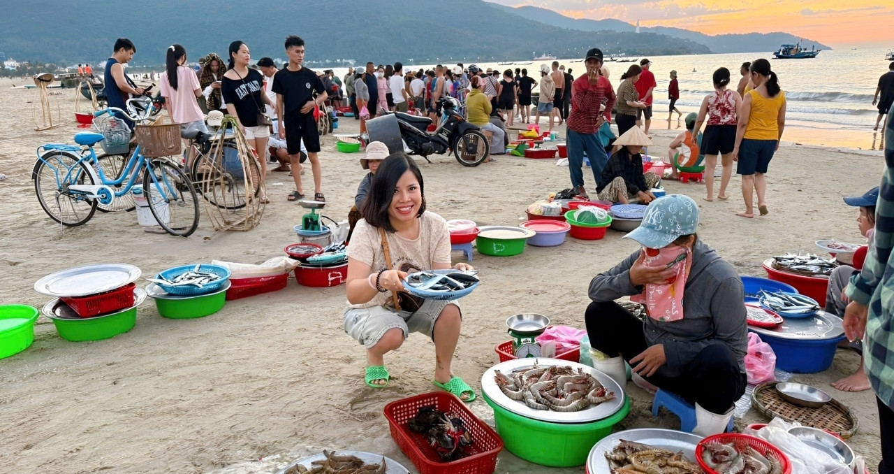 A 4am seafood market experience draws tourists to Da Nang’s coast