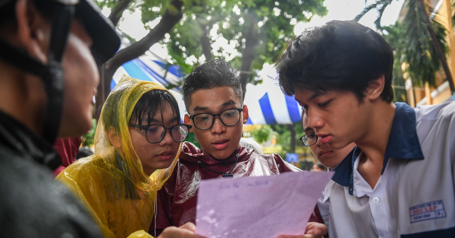 HCM City admits error in specialized physics exam, grants extra time