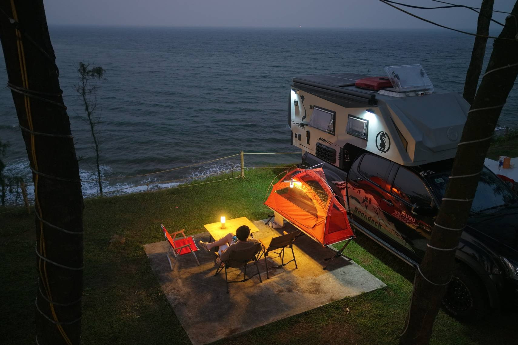 Family takes 3-week cross-Vietnam journey on converted pickup truck