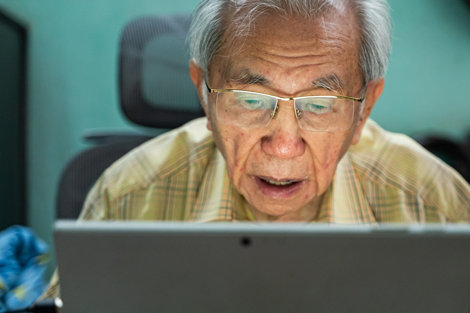 89-year-old Prof works 12 hours a day, debates in English with ChatGPT