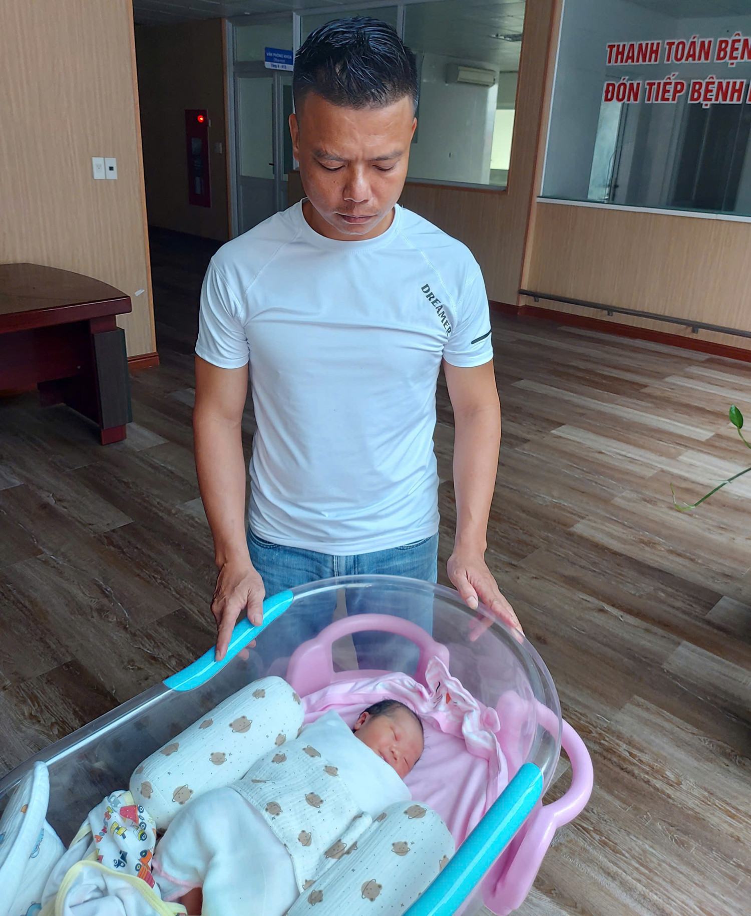 chăm trẻ 3.jpg