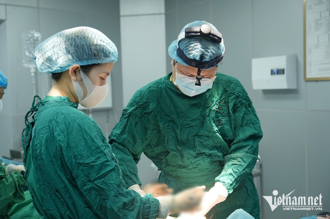 Surgeon rebuilds burn victims’ faces with highly complex techniques