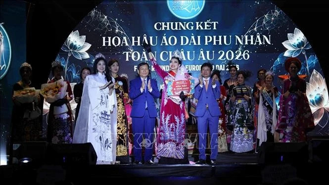 “Ao dai” shines at colourful celebration of Vietnamese culture in Europe