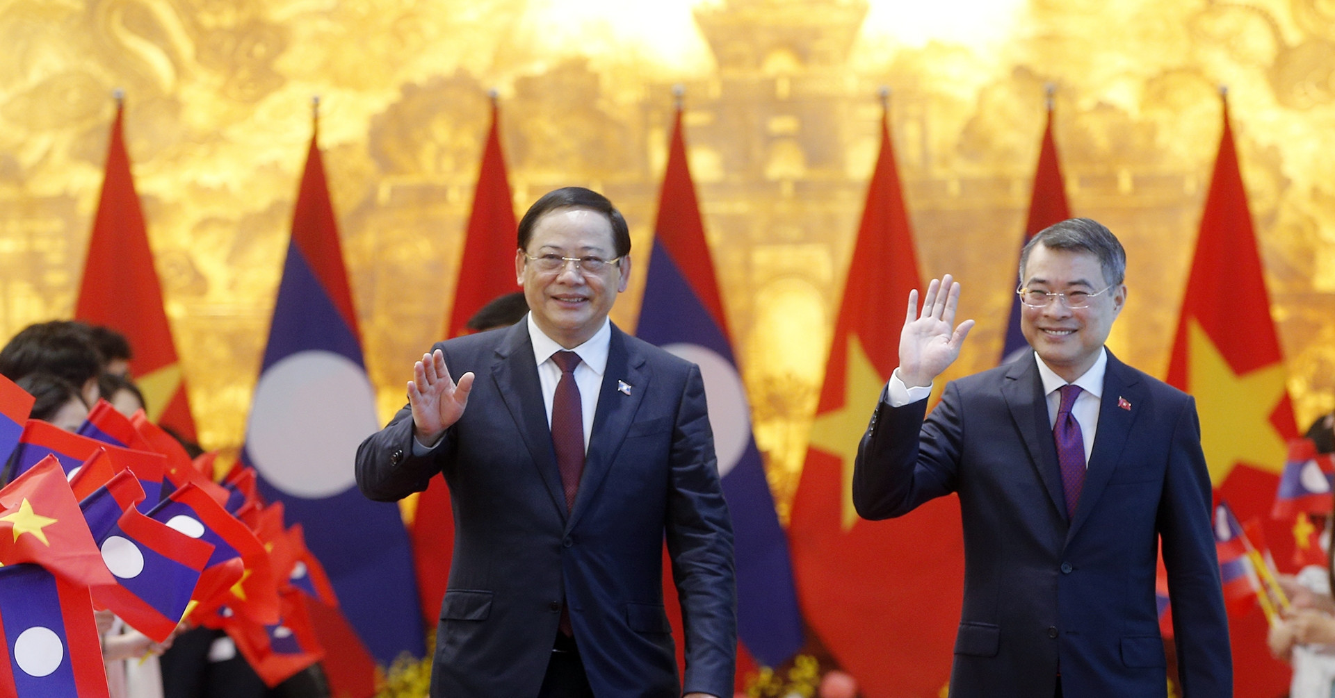 Vietnam backs Laos' bid to become regional logistics hub