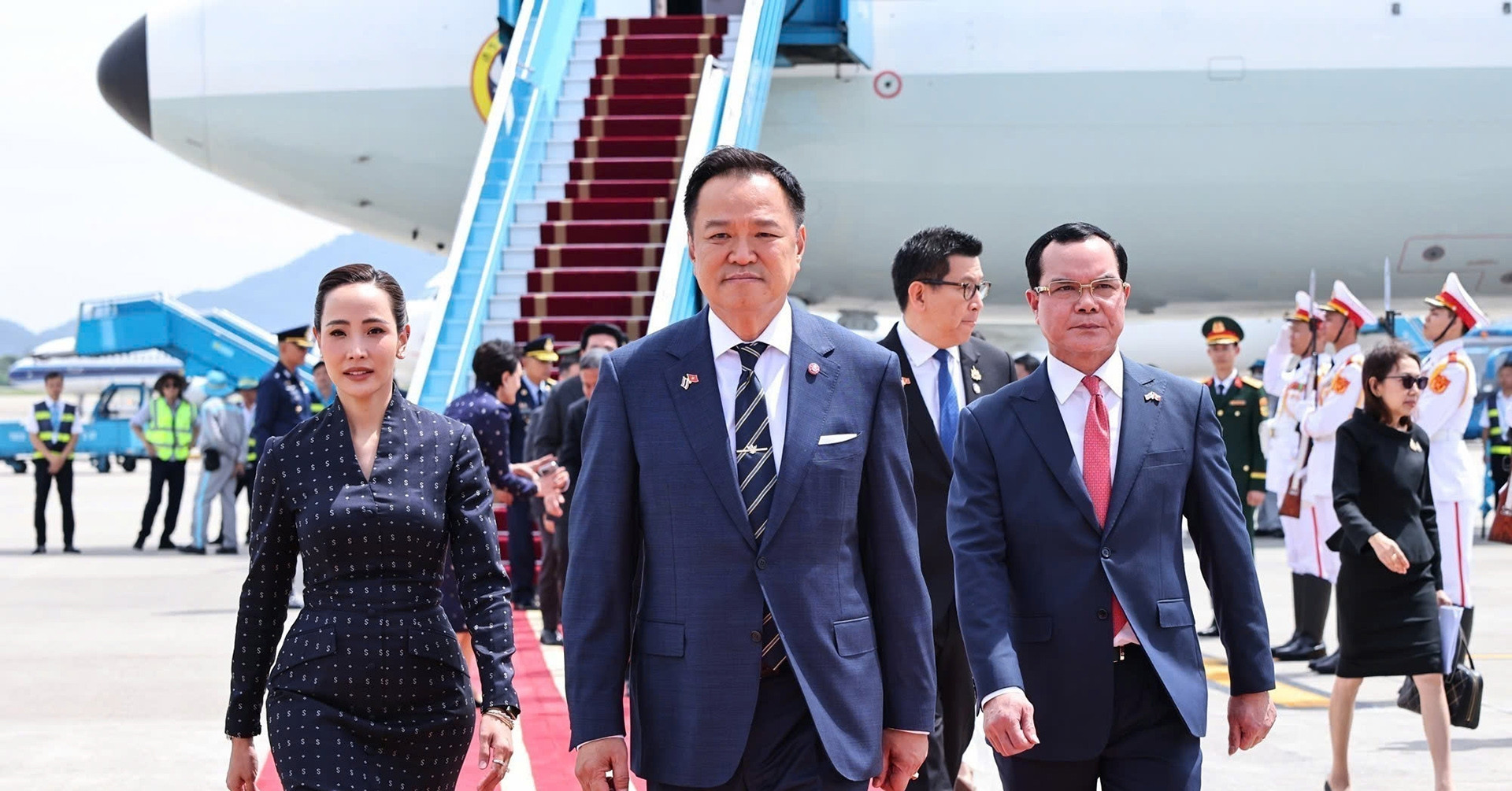Thai Prime Minister arrives in Hanoi for first official Vietnam visit