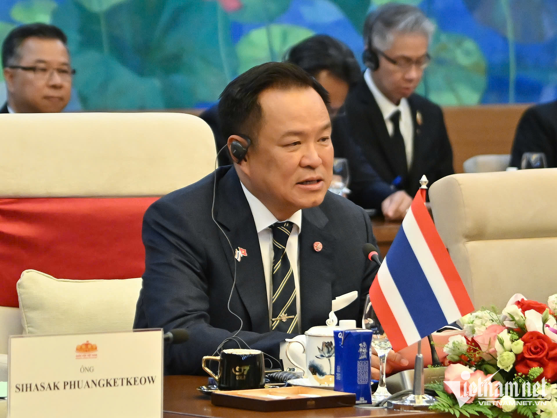 W-Tran Thanh Man   Anutin Charnvirakul  7.jpg
