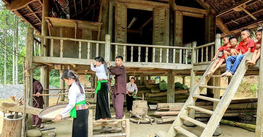 The cultural meaning behind the nine steps of a Muong stilt house