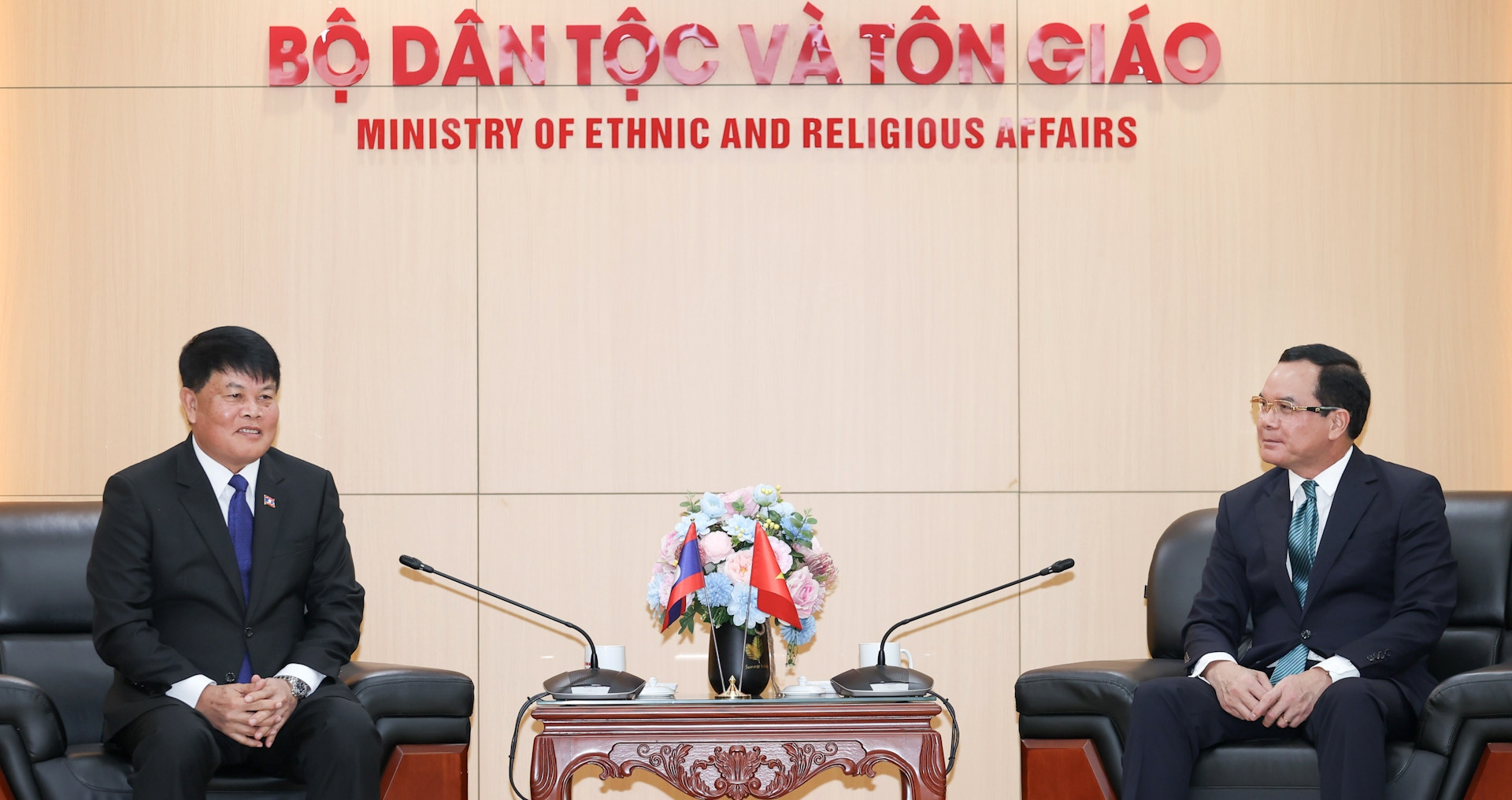 Vietnam and Laos strengthen coordination on ethnic and religious affairs
