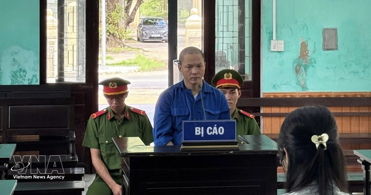 Man jailed for smashing Nguyen Dynasty throne armrest