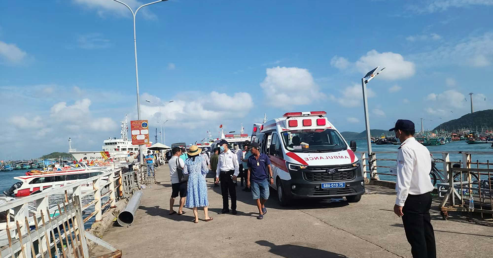 15 dead after tourist speedboat overturns near Phu Quoc
