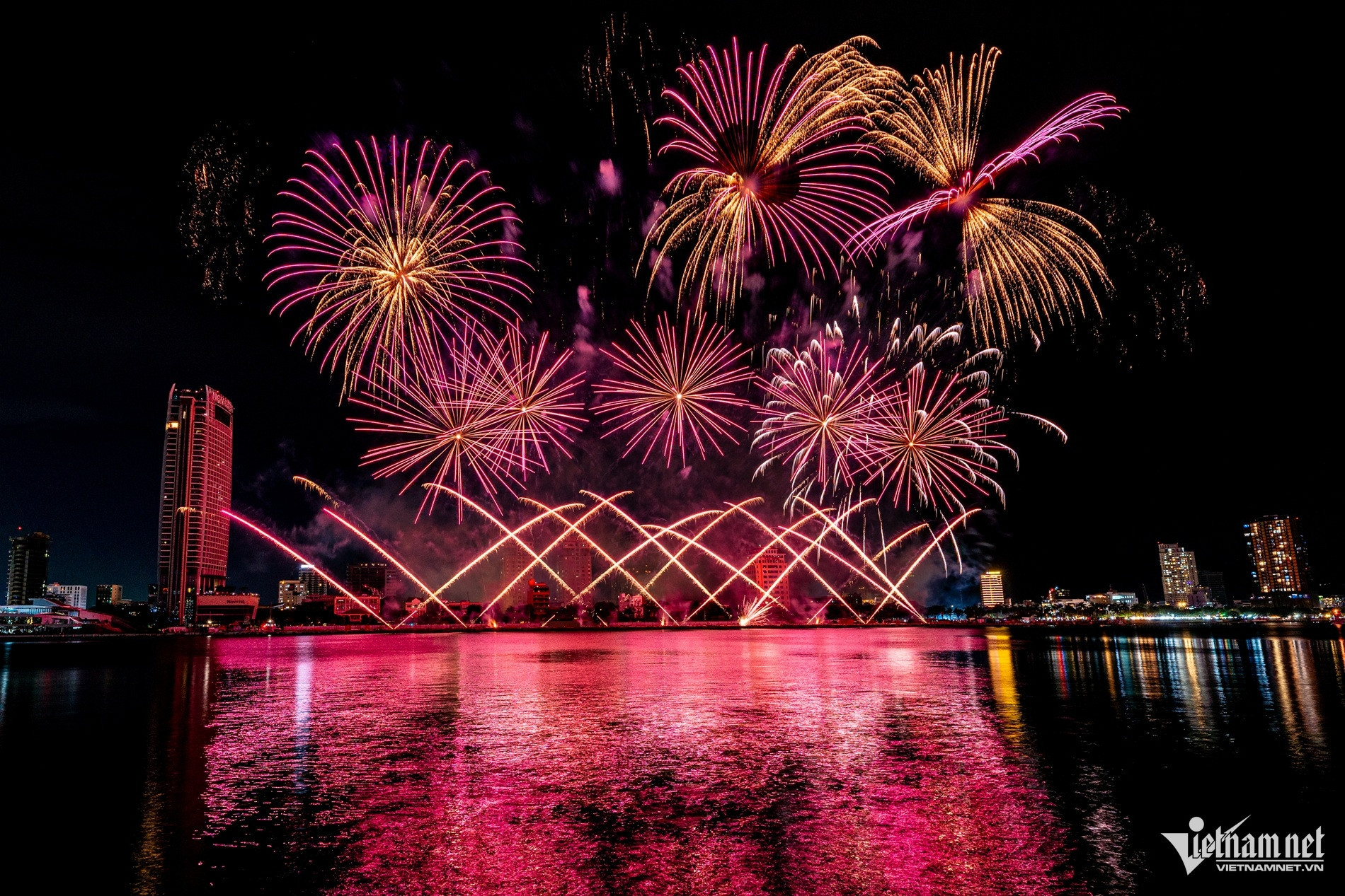fireworks da nang4.jpg