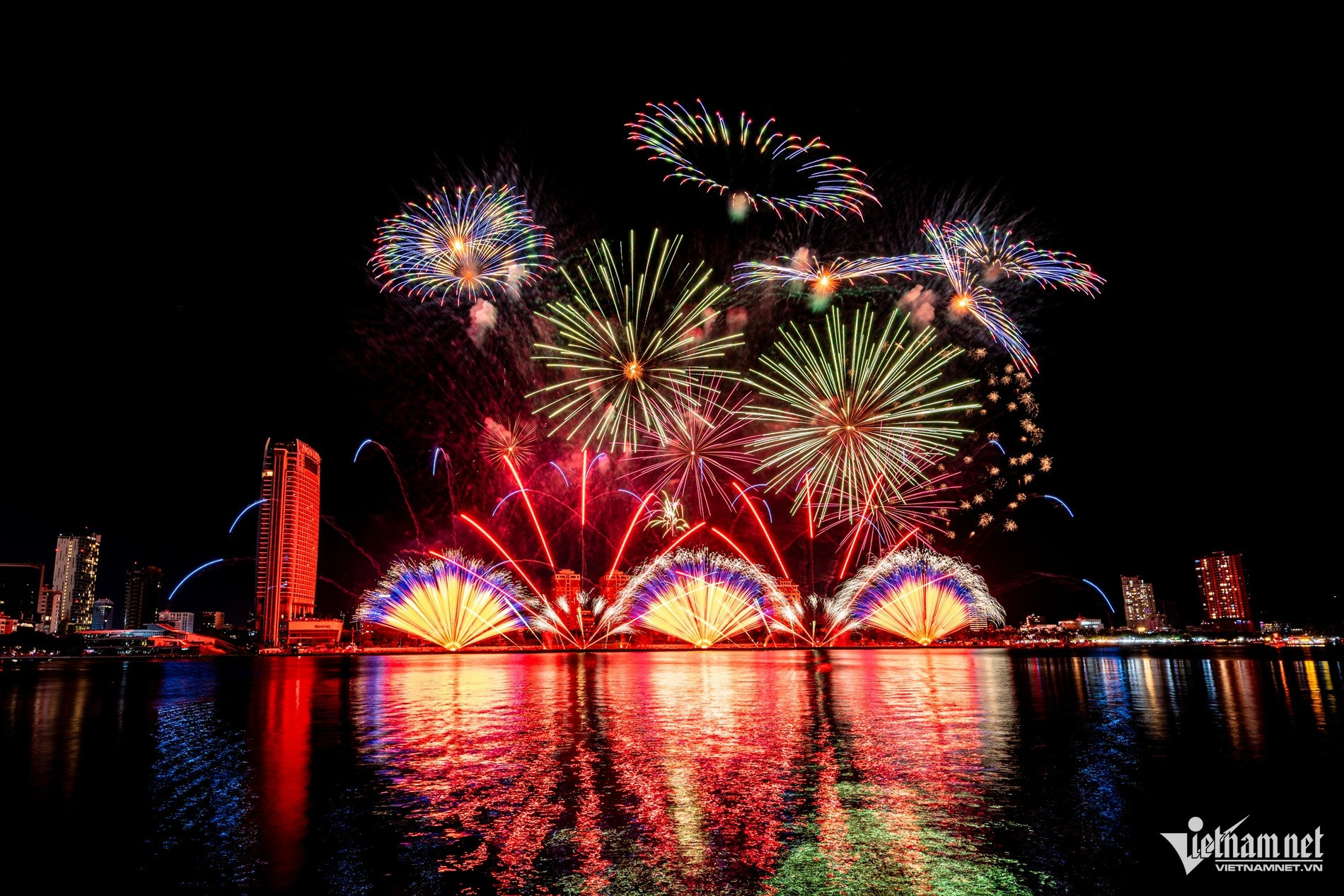 fireworks da nang6.jpg