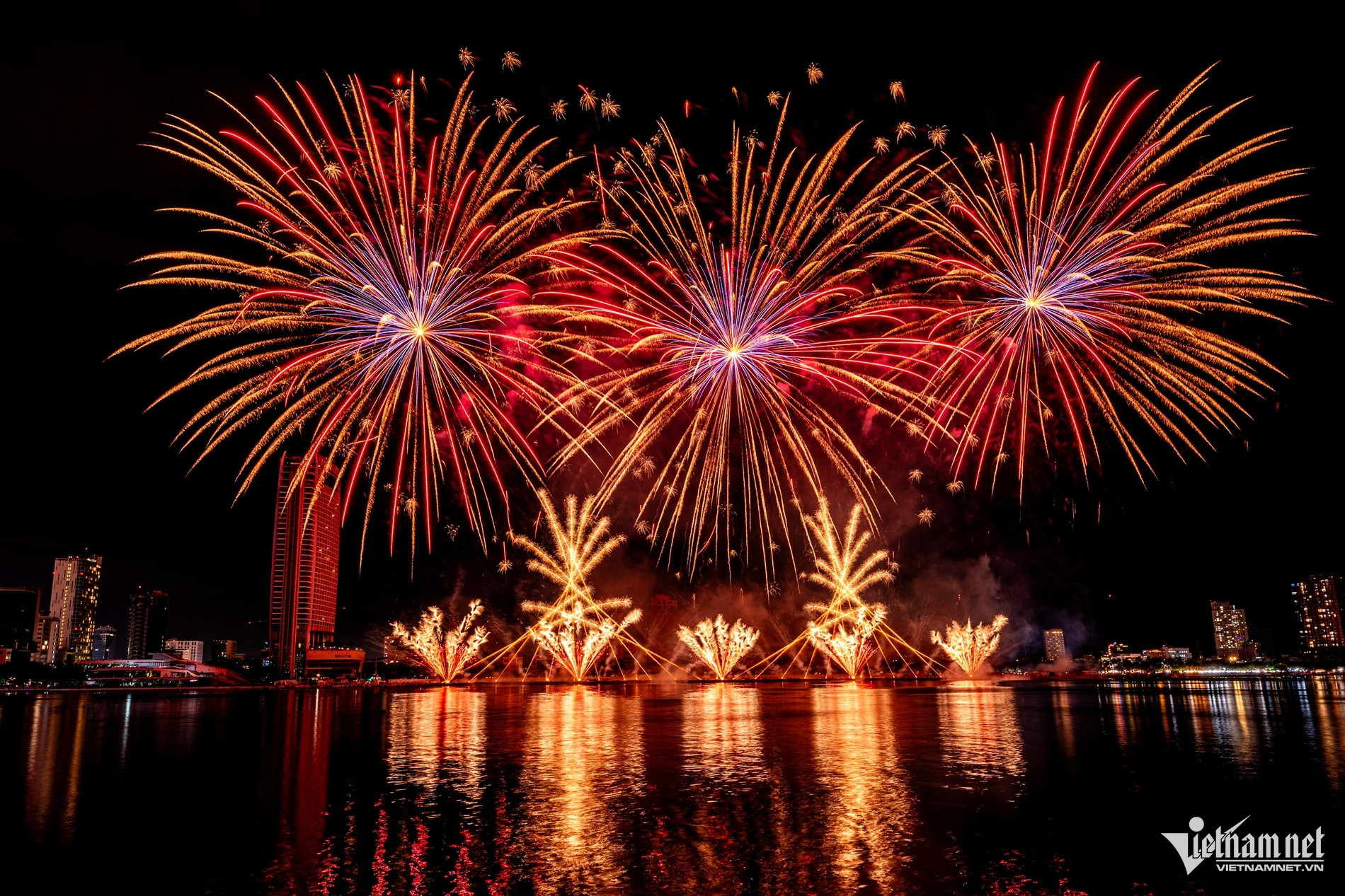 fireworks da nang8.jpg
