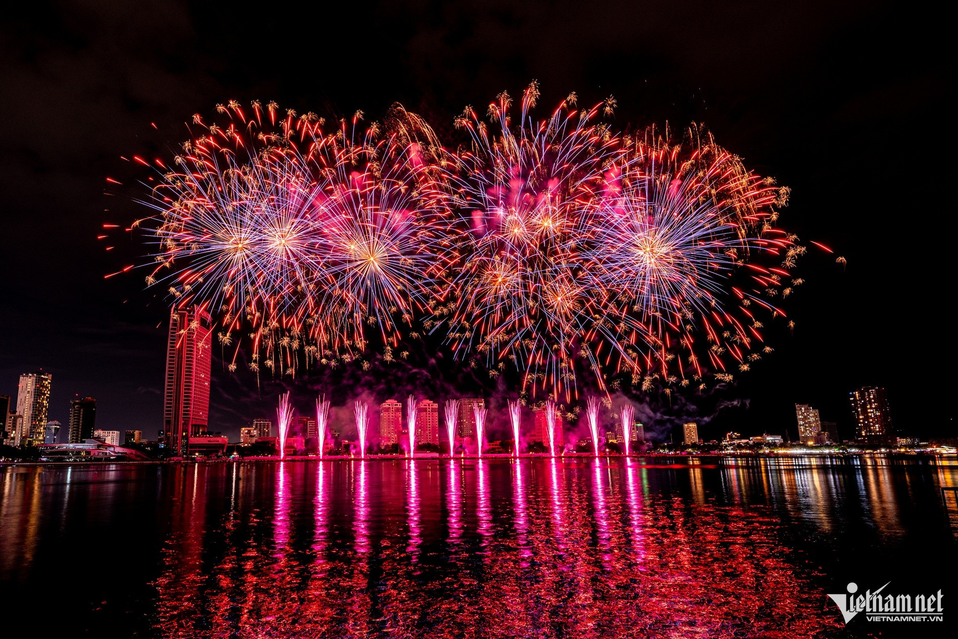 fireworks da nang9.jpg