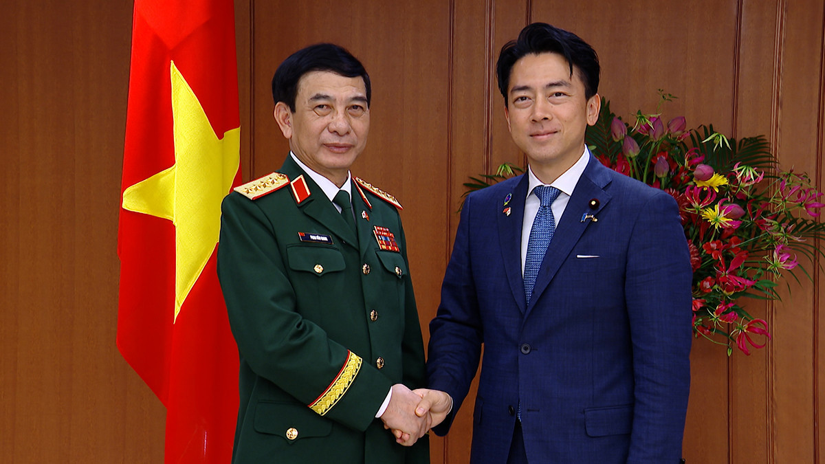 Bộ trưởng Bộ Quốc phòng Nhật Bản Koizumi Shinjiro chủ trì lễ đón chính thức Đại tướng Phan Văn Giang.