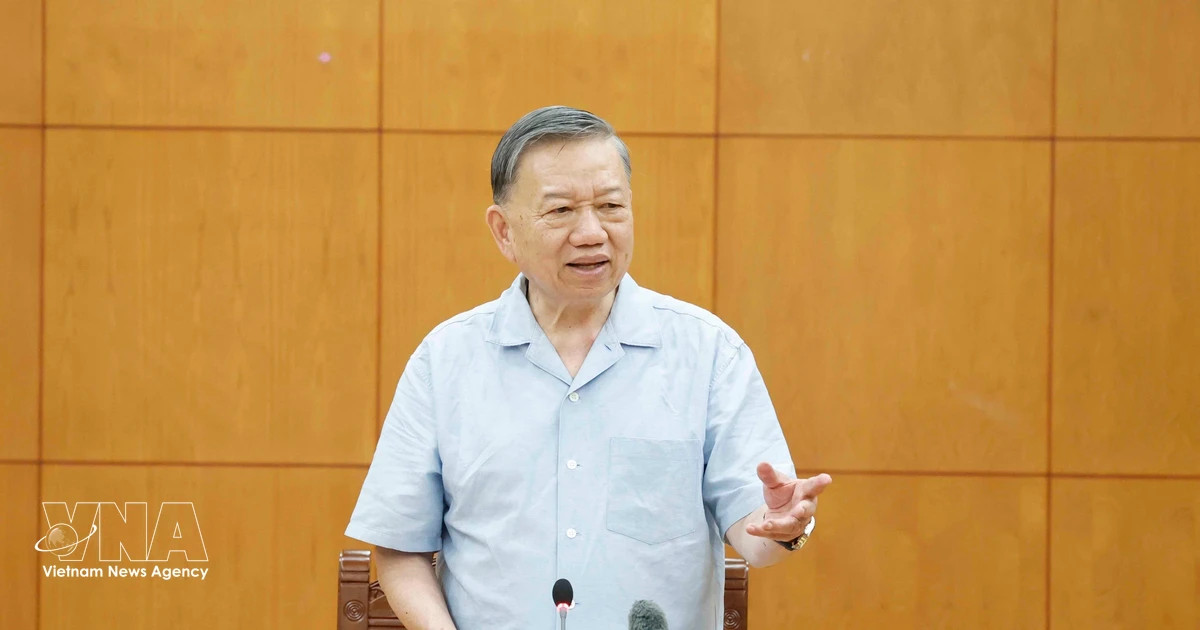 Top leader urges stronger maritime industry for growth
