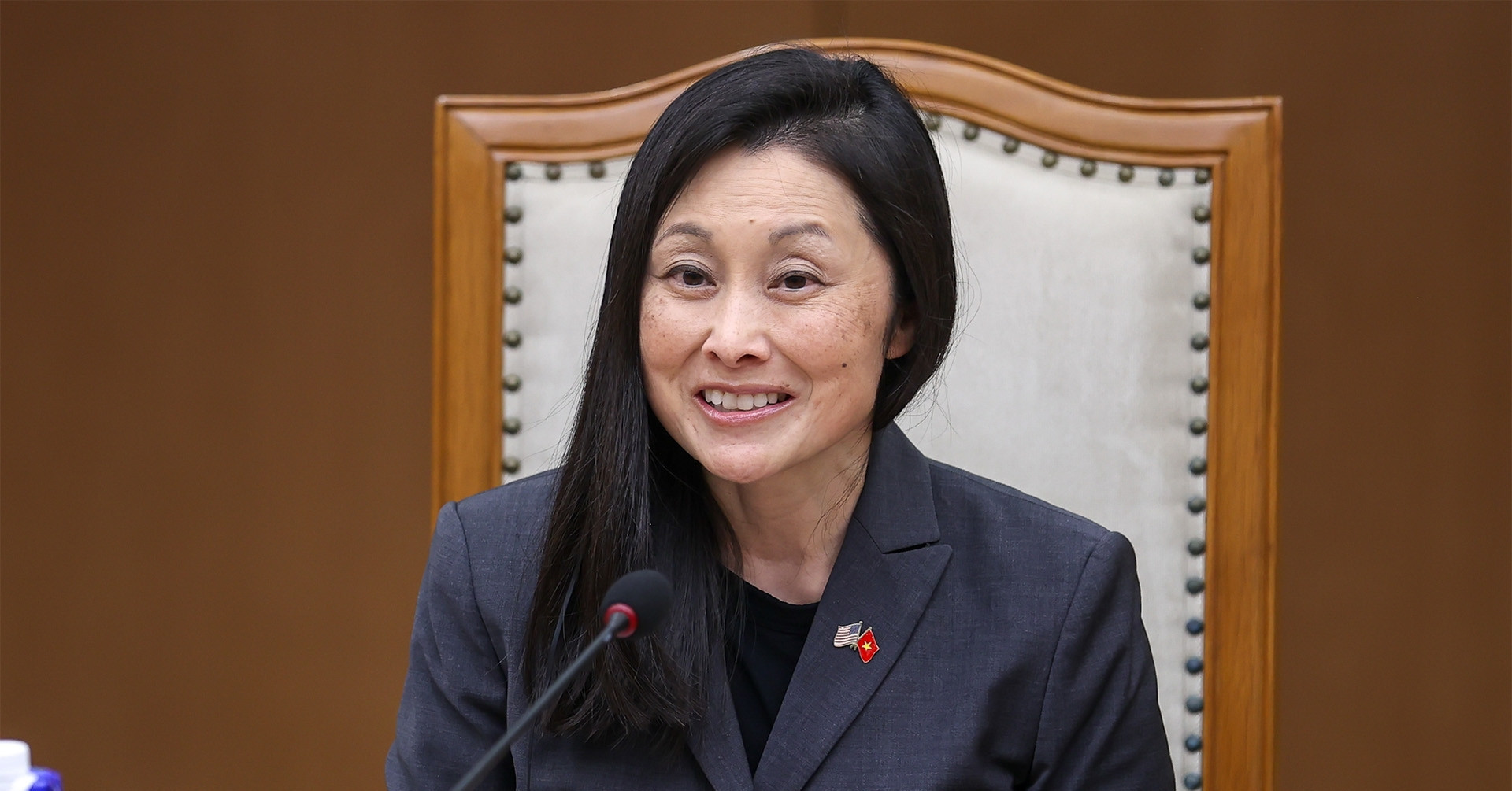 New US ambassador begins Vietnam posting with visits to Hanoi landmarks