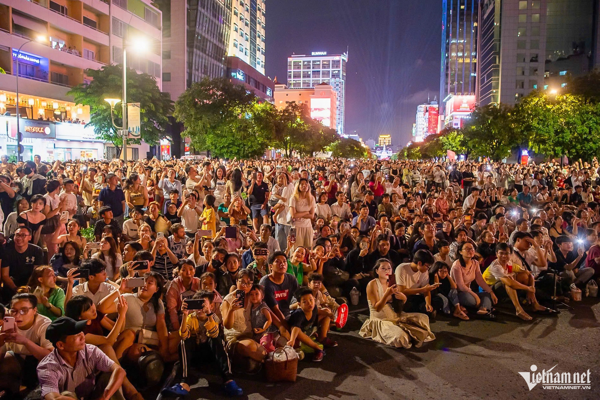 hcm city fireworks1.jpg