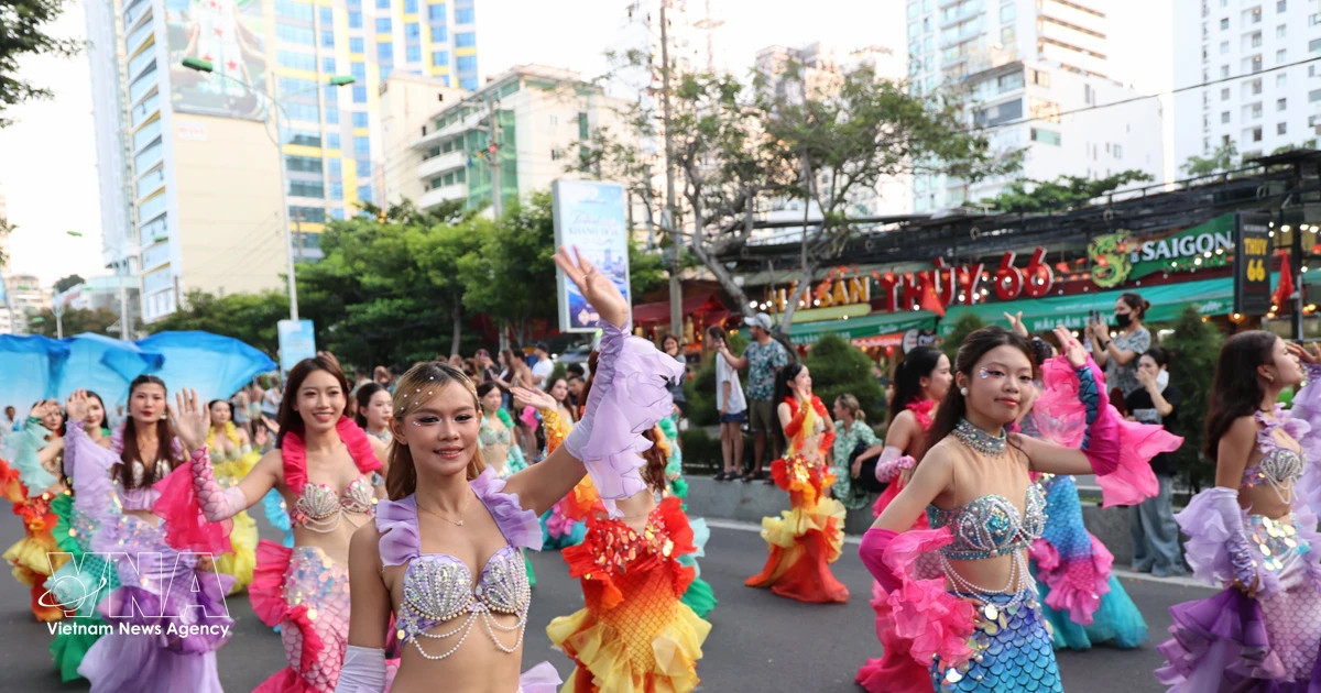 Colourful street carnival brings vibrant spirit to Khanh Hoa Sea Festival 2026