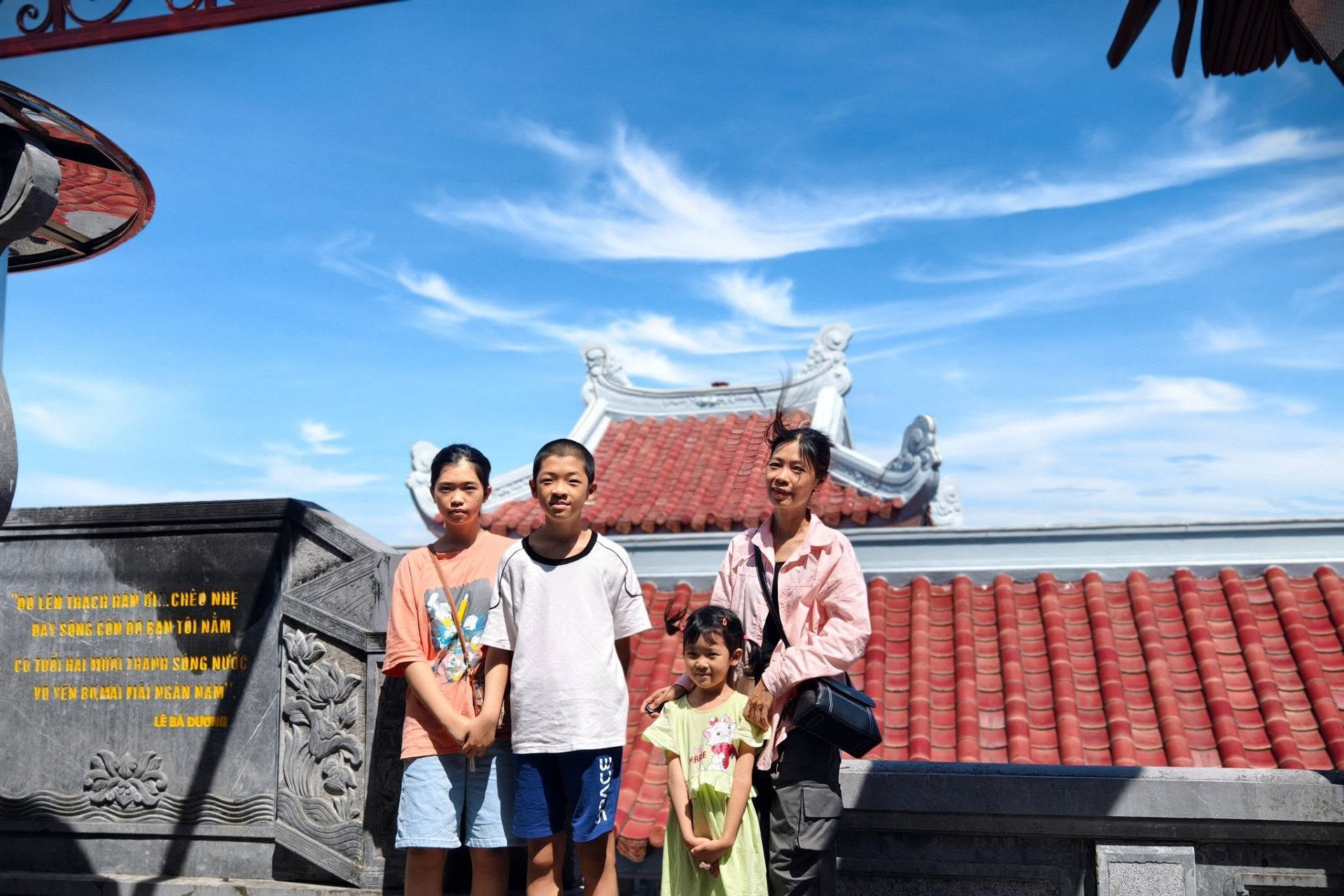 Hanoi mother drives 1,800km to give her 3 children a 