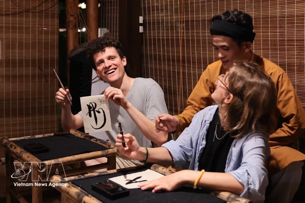 vnanet-caligraphy.jpg