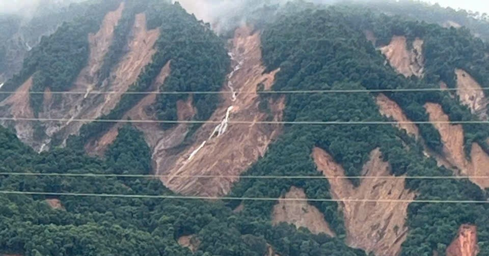 Landslide scars emerge across Lai Chau hills after historic floods
