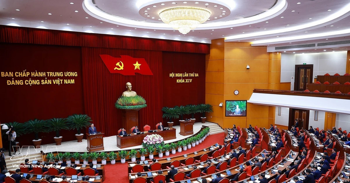 Party Central Committee’s third meeting opens in Hanoi