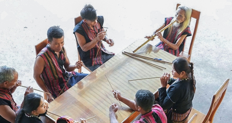 Ancient Bru Van Kieu flute tradition lives on through one village elder