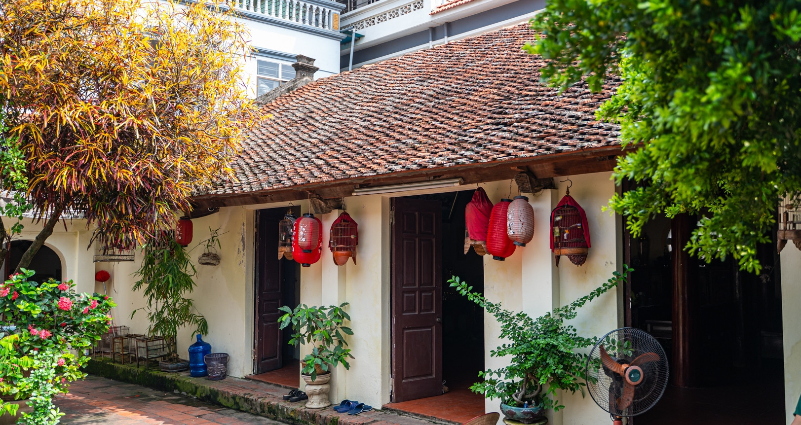 Historic Hanoi house preserved by 17 generations of one family