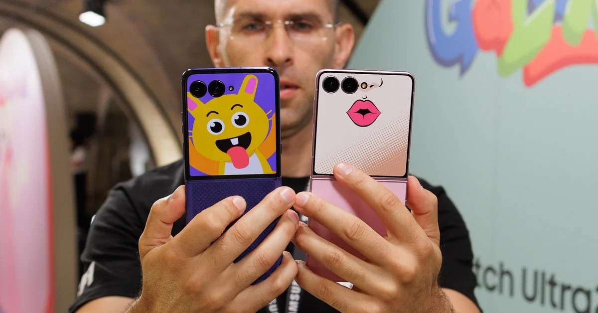Galaxy Z Flip 8 vs Razr Ultra: A fierce foldable phone showdown