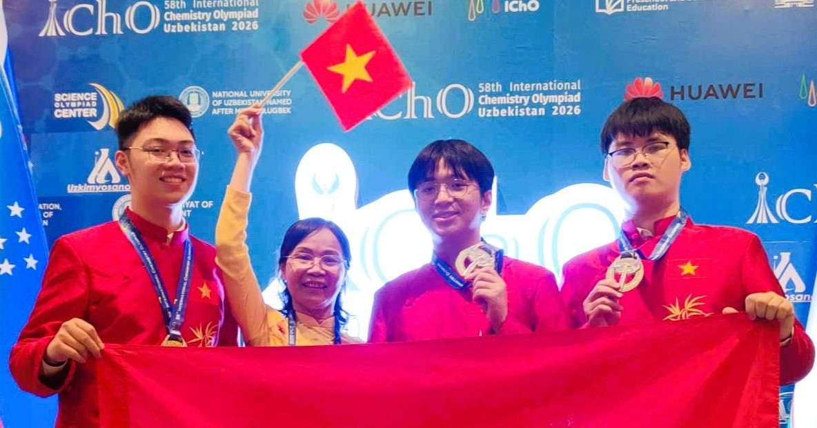 One Hanoi class produces three International Chemistry Olympiad champions