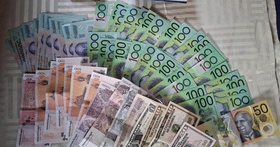 Valuables found in bag left by foreign tourist on Vietnamese train