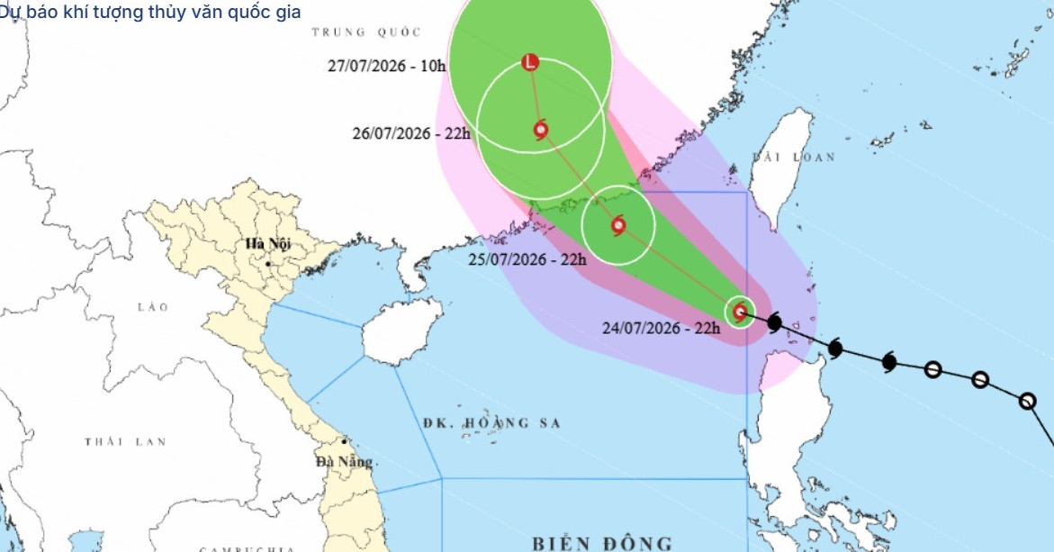 Typhoon Noul enters East Sea, rapidly intensifies