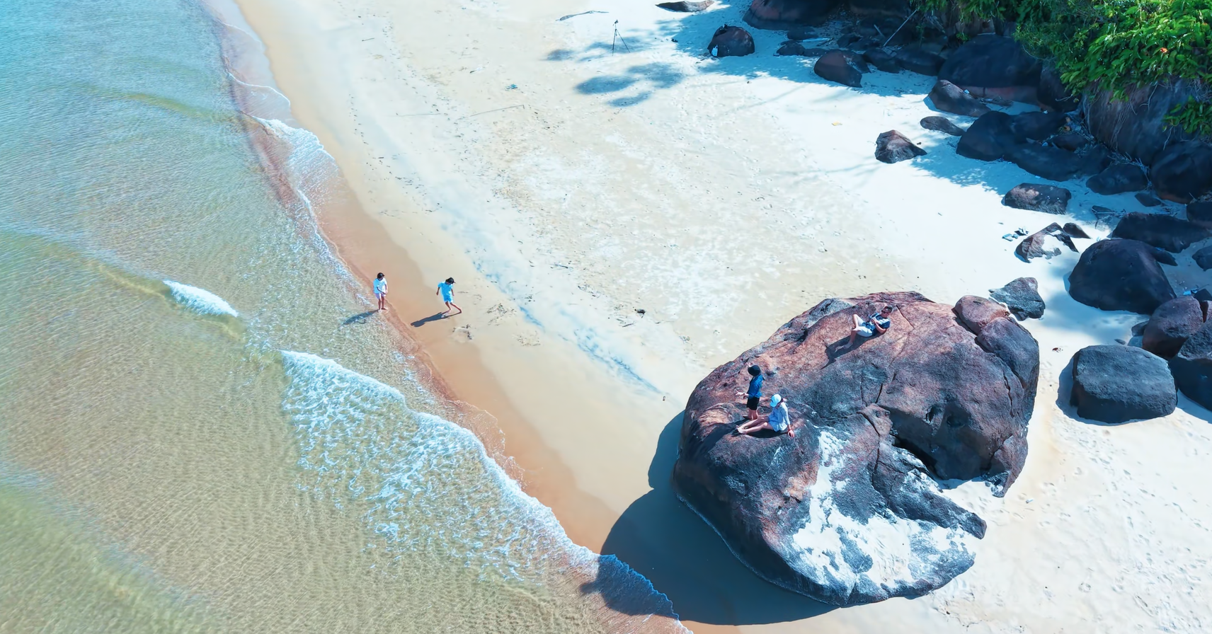 Uncrowded Hue beach surprises family with clear water, white sand