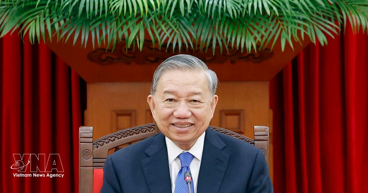 Vietnamese Party and State leader honoured with international peace prize