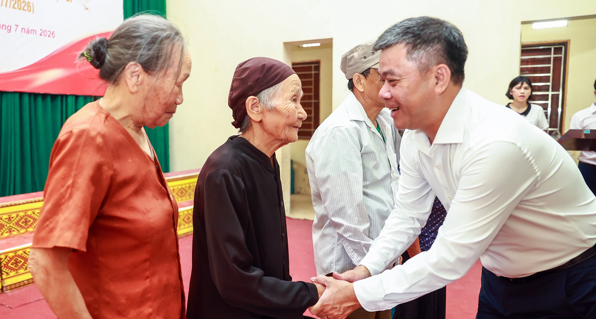 VietNamNet pays tribute to war heroes and families in Vi Xuyen