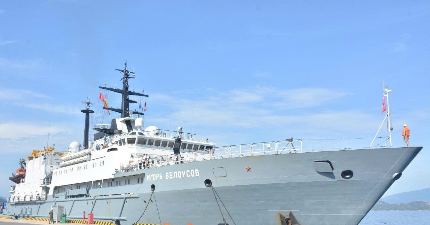 Russian naval flotilla arrives in Cam Ranh for Vietnam visit