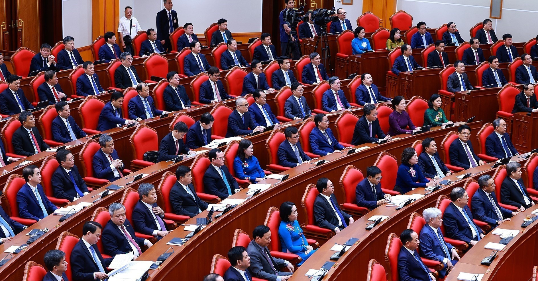 Party chief: Central government should not do localities’ jobs