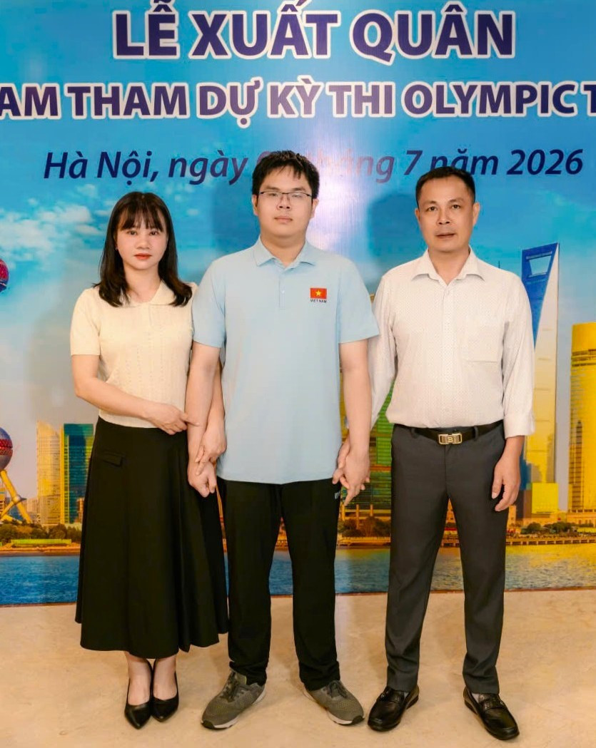Nguyễn Đình Tùng Huy chương Vàng Olympic Toán.jpg