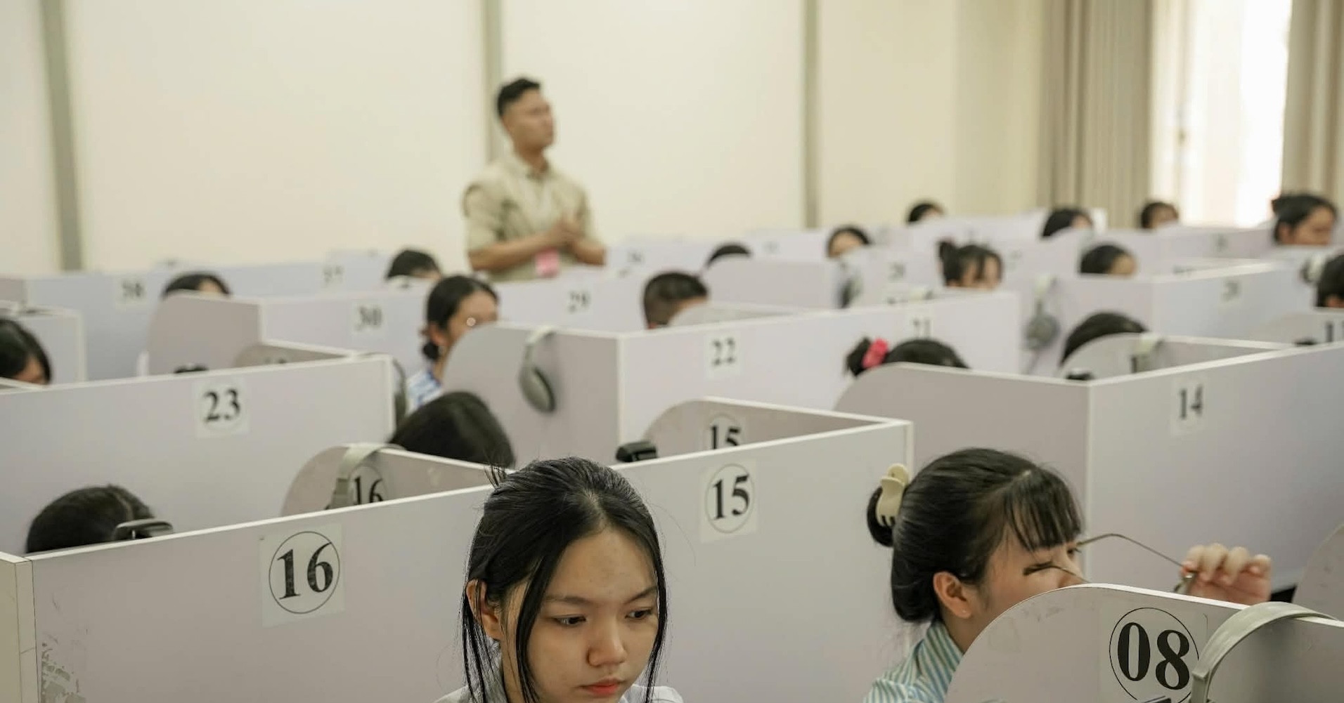 Experts see future for mobile-based graduation exams in Vietnam