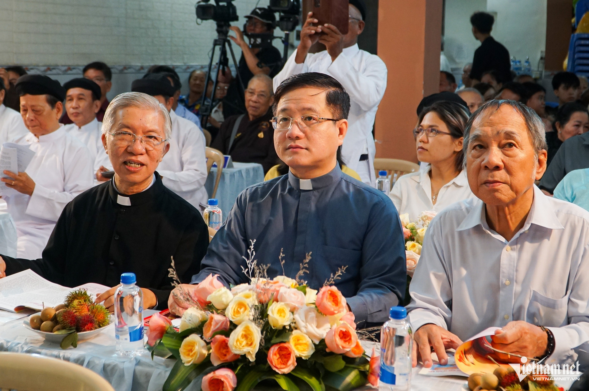 W-phật giáo hoà hảo TPHCM   Nguyễn Huế 2.jpg