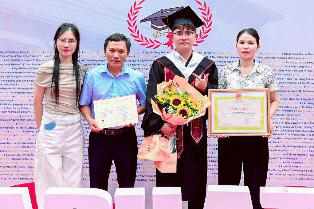 Retaking university exam, former dropout is named valedictorian twice