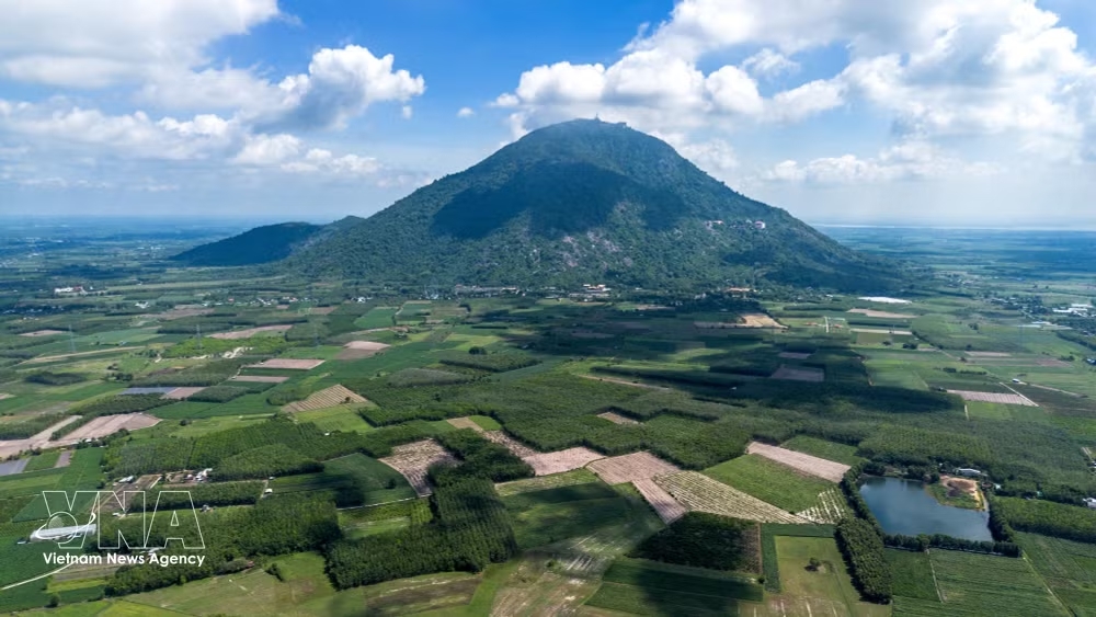 vnanet-ba-den-mountain.jpg