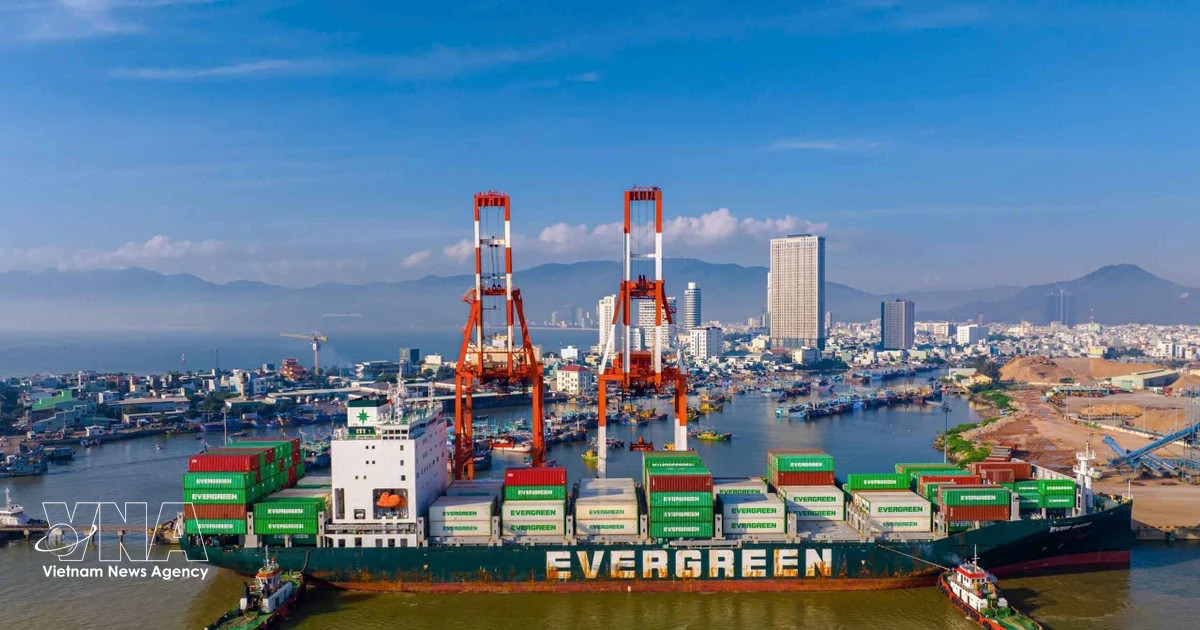 Vietnam posts trade deficit of 16.65 billion USD in first six months