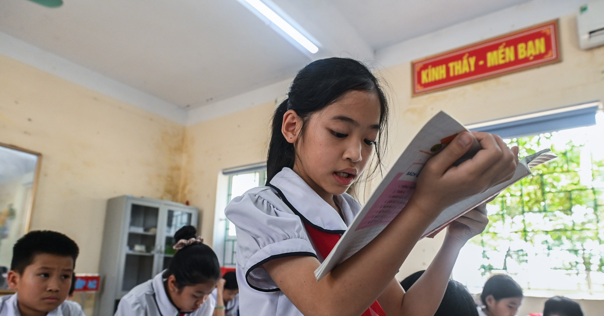 All Vietnamese students to receive free school textbooks by 2029