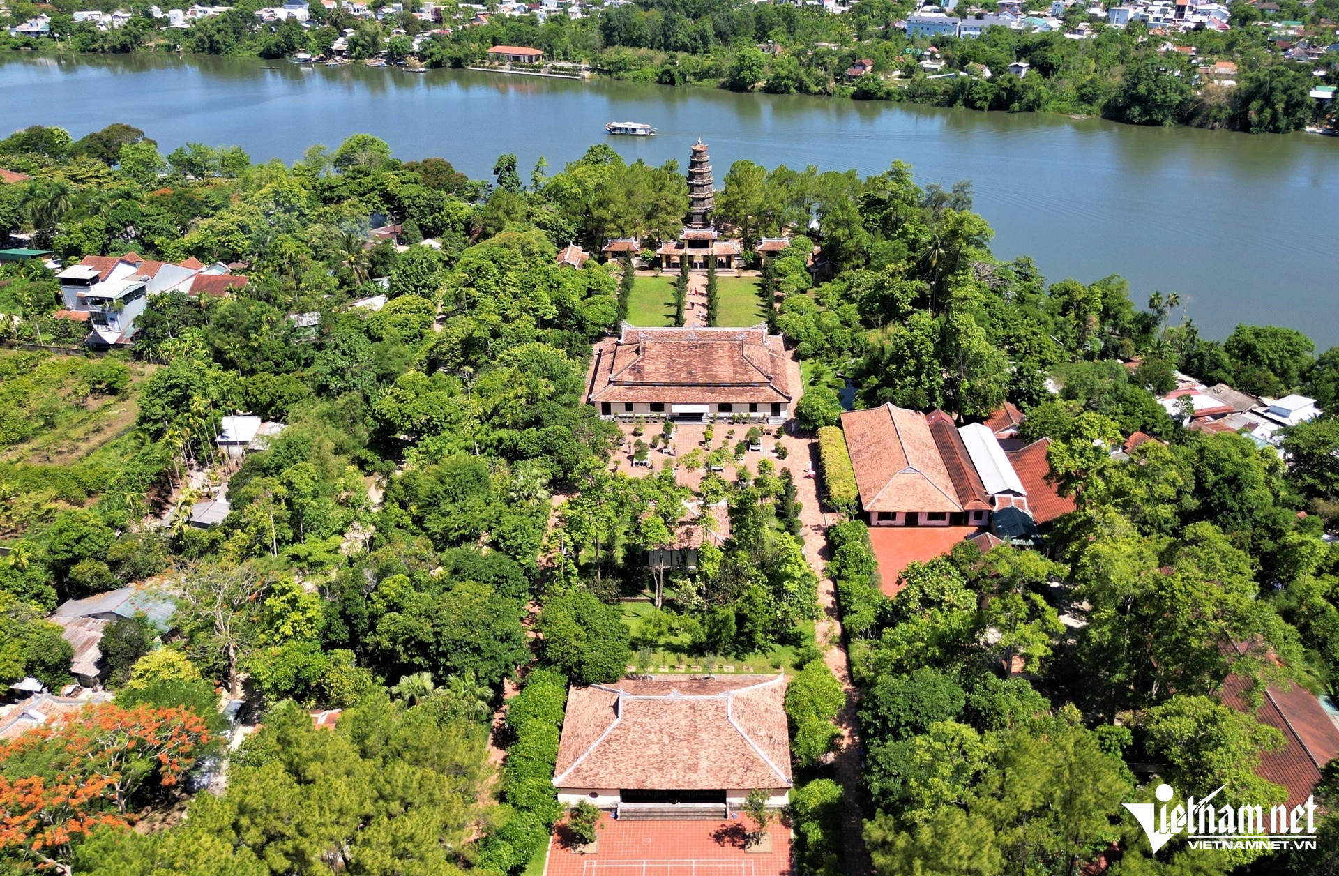 thien mu pagoda3.jpg
