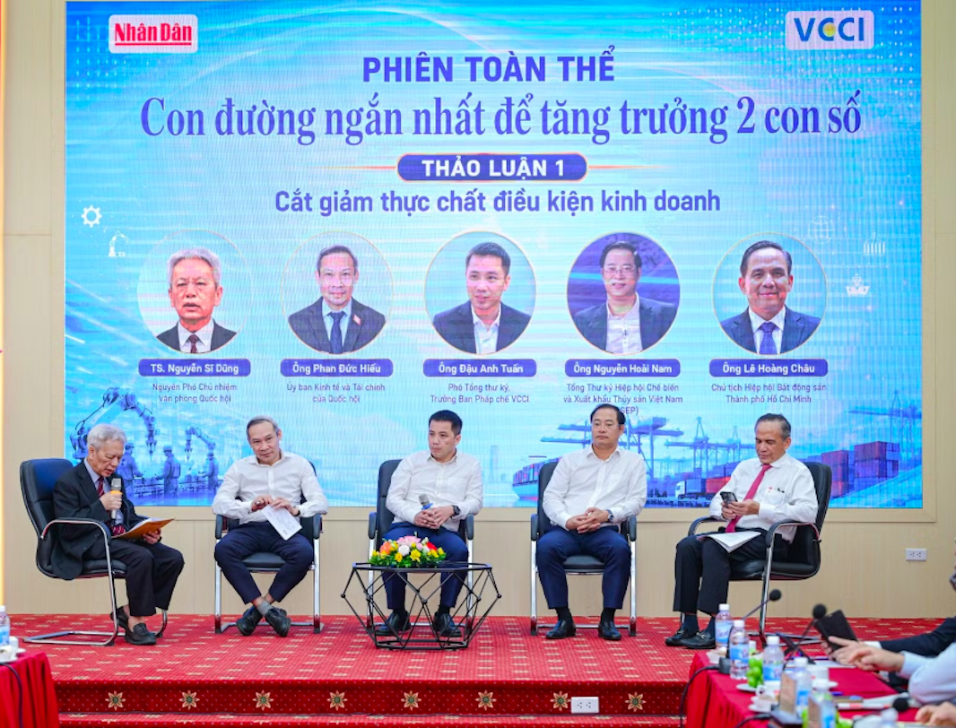 hoi thao tang truong 2 con so vietnamnet.png