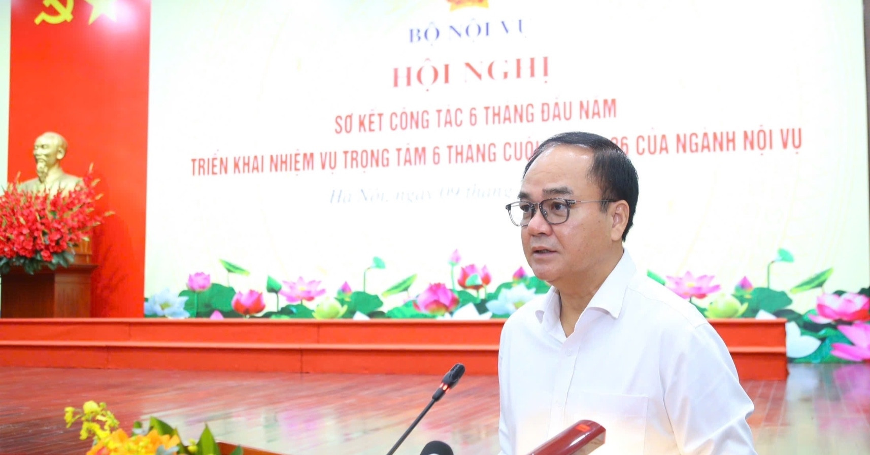 Vietnam raises base salary for over 2 million public employees