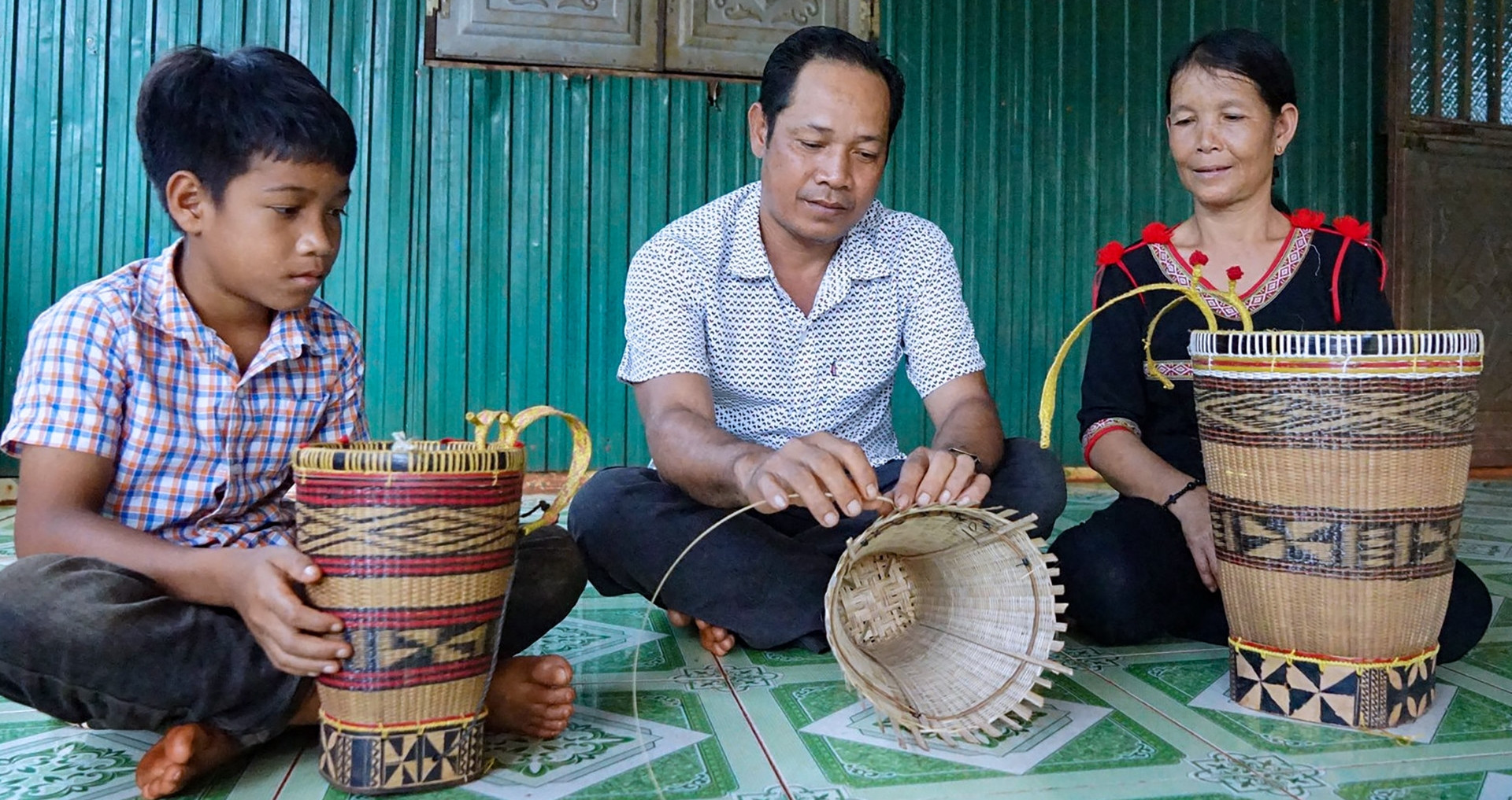 Po Co River binds Vietnamese-Cambodian families across the border